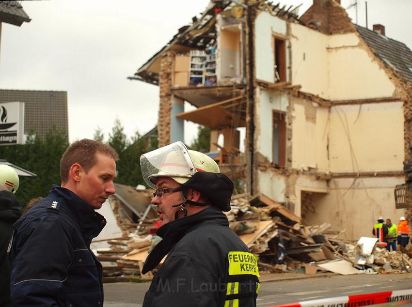 Hausexplosion Bruehl bei Koeln Pingsdorferstr P441.JPG